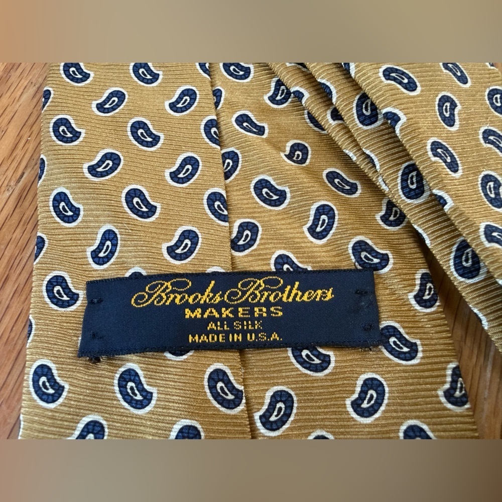 Brooks Brothers Makers 100% Silk Men’s Tie Gold/Blue Paisley Geometric 56” - Picture 4 of 6